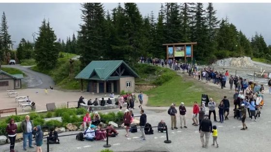 Stranded tourists frustrated after Grouse Mountain tram breakdown