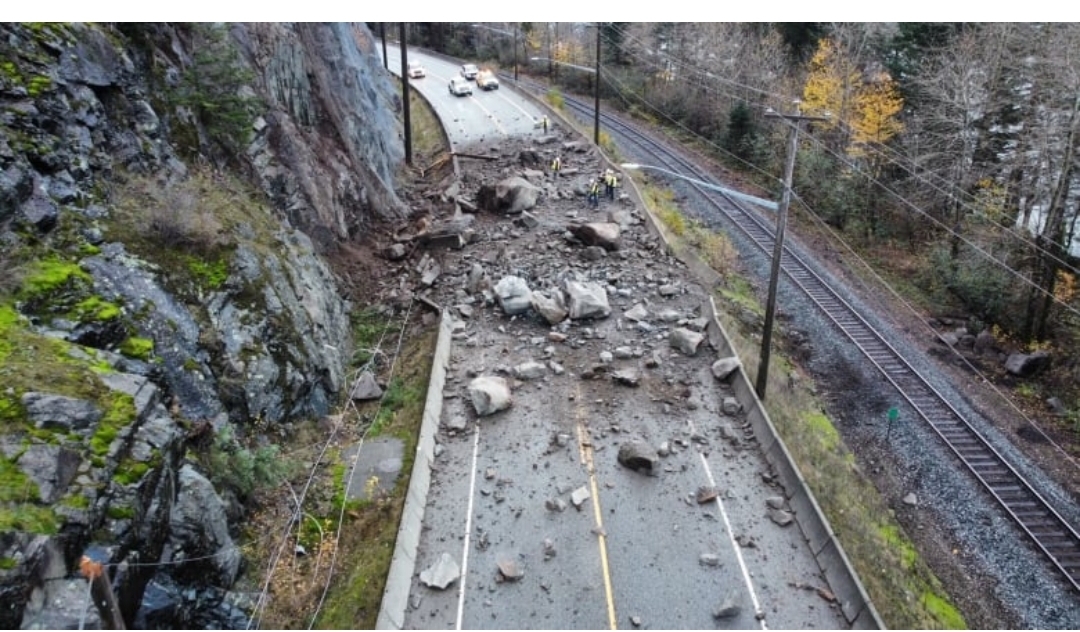 Highway 7 west of Hope, B.C., remains closed due to rock slide damage