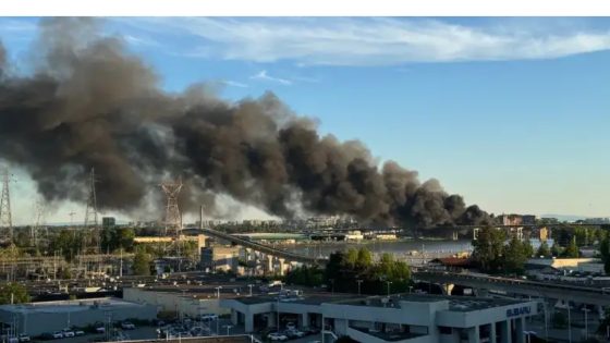 Large fire breaks out near Oak Street Bridge in Richmond, B.C.