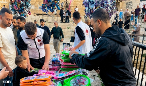 Eid Al-Adha: Bayt Mal Al-Quds Agency Distributes Gifts to Children in Al-Quds