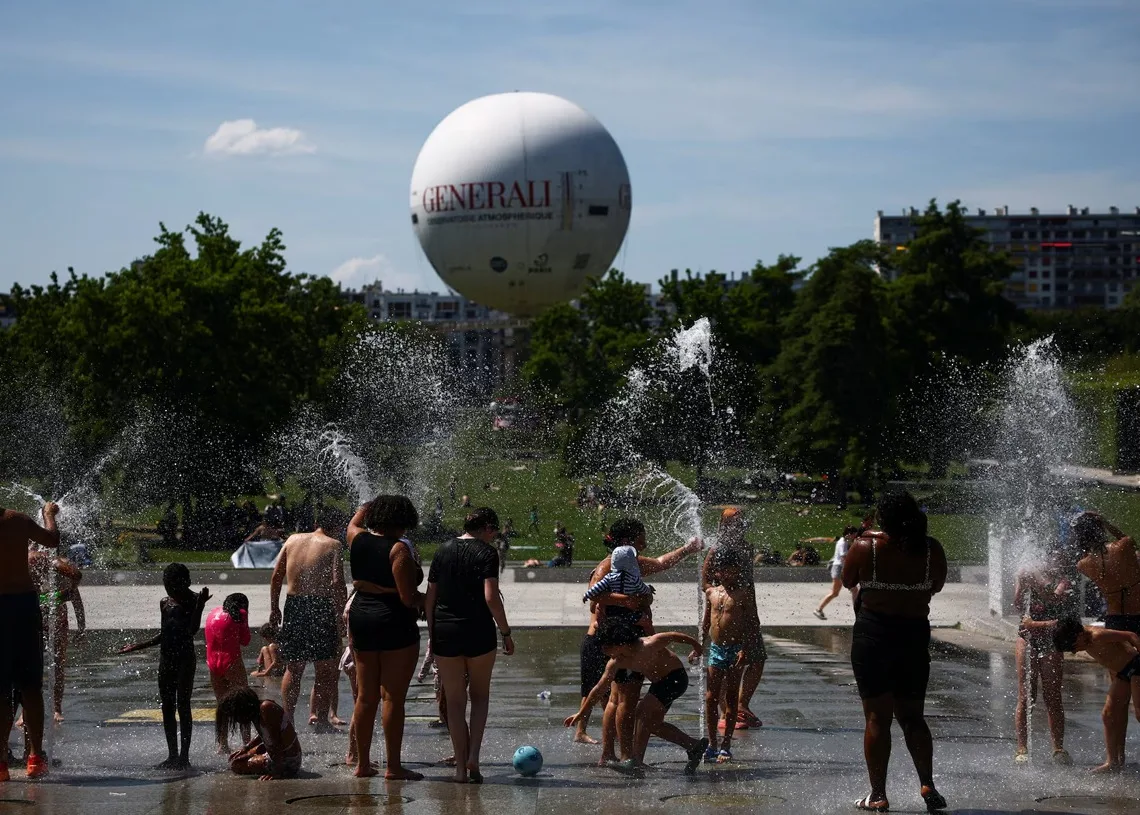 Europe Braces for Prolonged Heatwave, Temperatures Near 40C