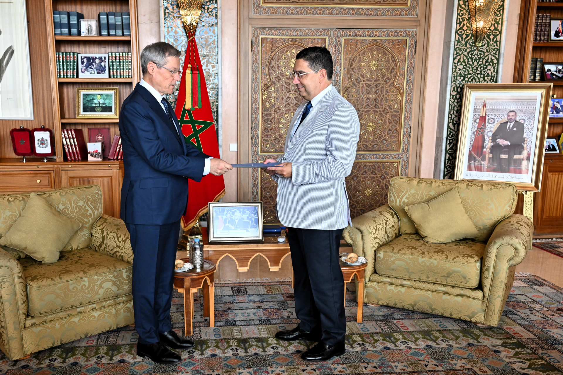 Morocco’s FM Receives Advisor to Romanian President, Bearer of Message to HM the King